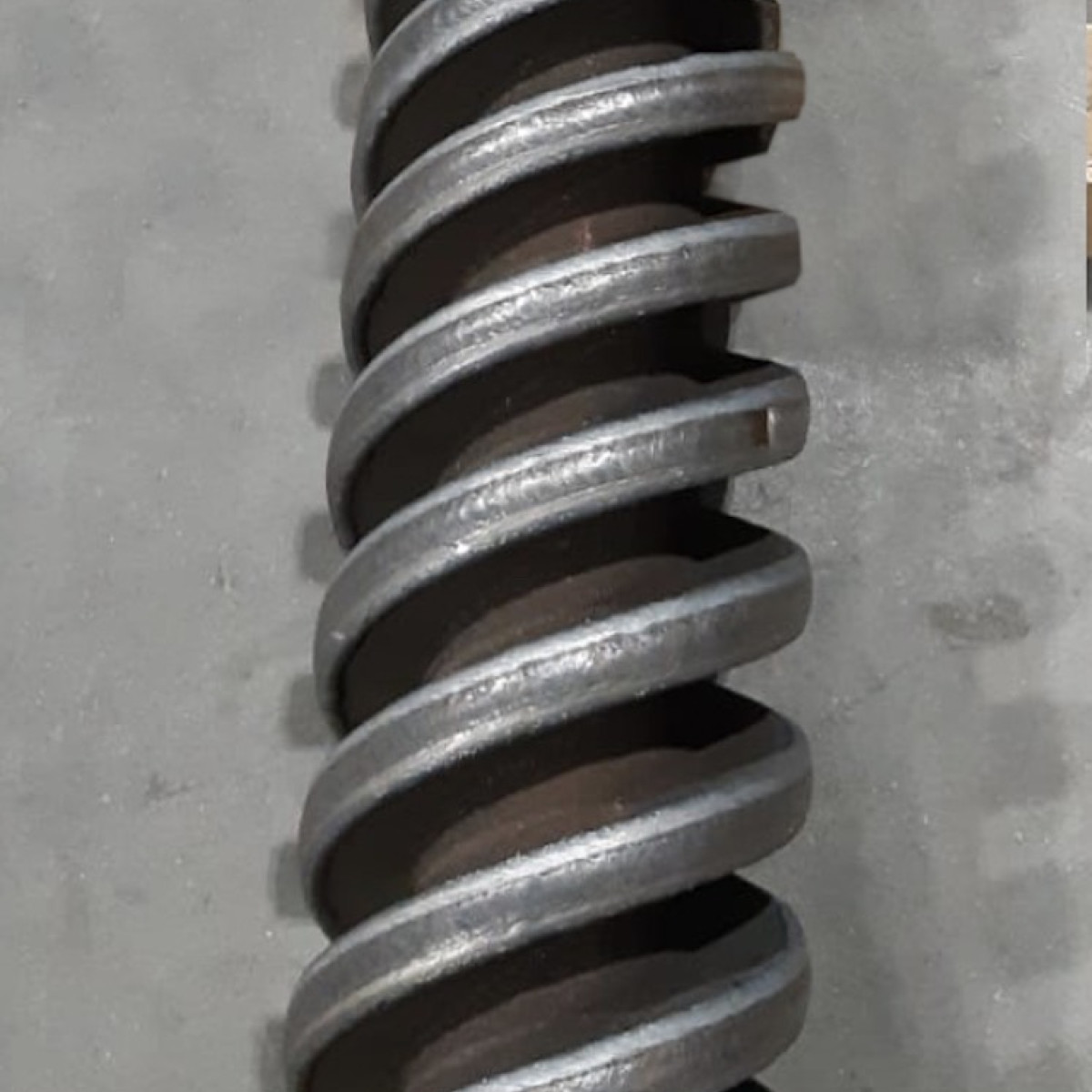 Extruder screws: before and after regeneration